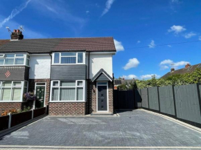 Charming 3 Bedroom House with Parking and wifi
